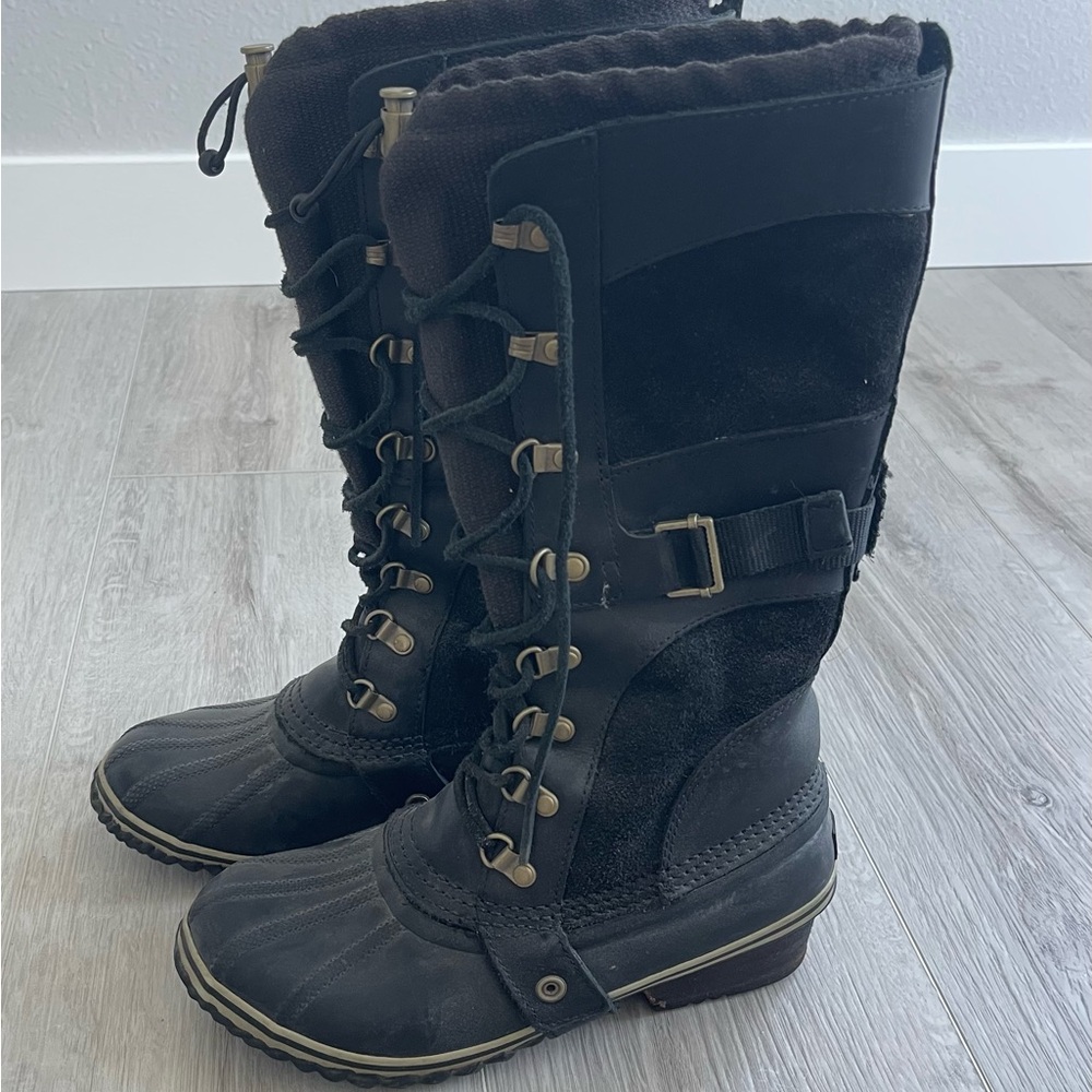 Black SOREL boots